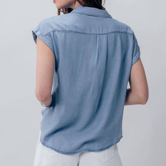 NWT Blue Short Sleeve Button Front Top With Pockets - Picture 4 of 4